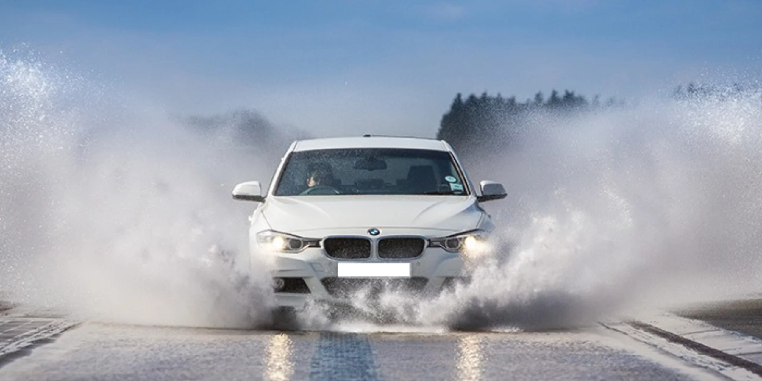 Cara Mengatasi Aquaplaning saat Cuaca Ekstrem