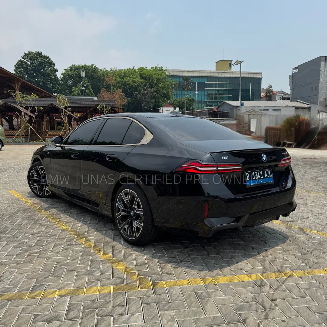 BMW i5 eDrive40